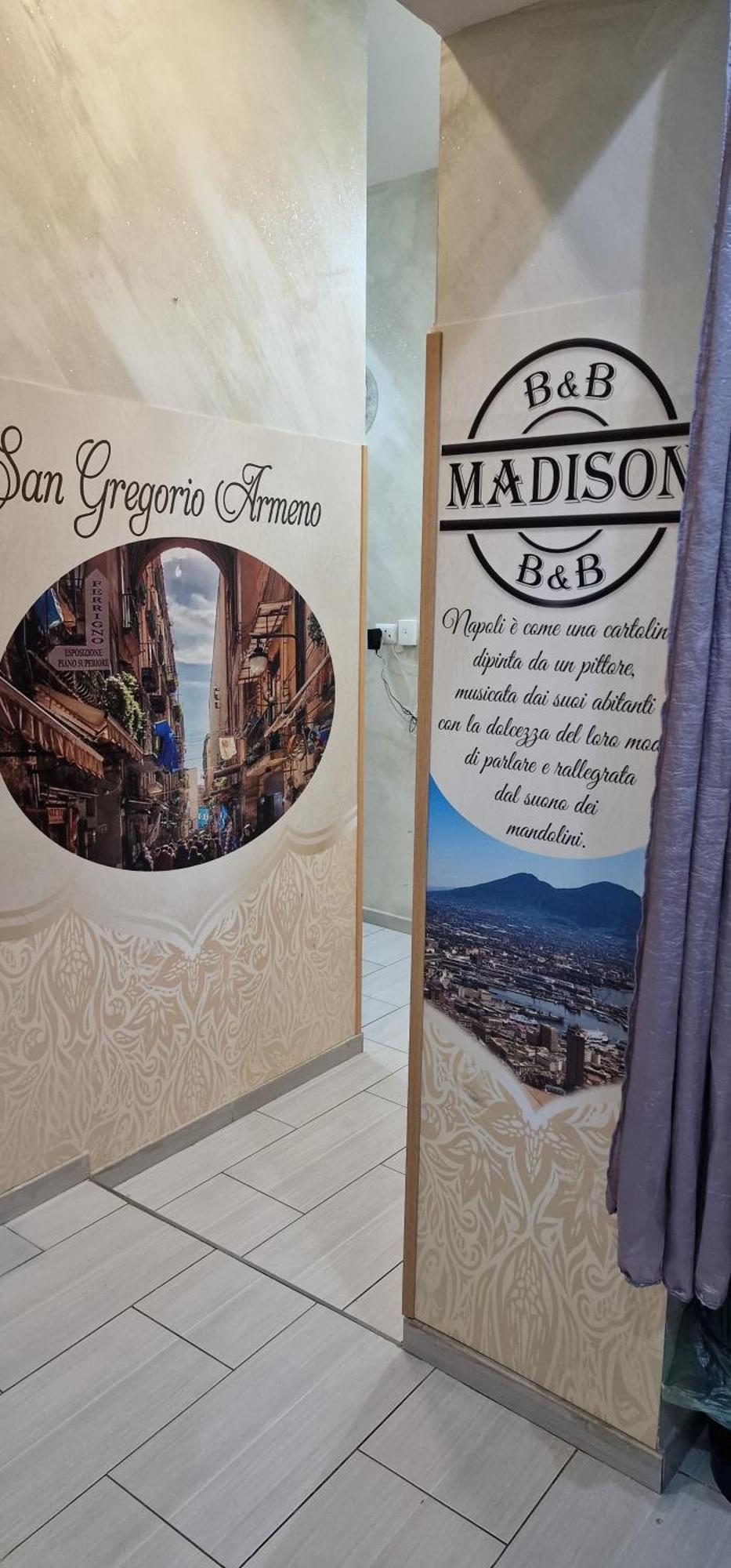 Madison Nápoles Quarto foto